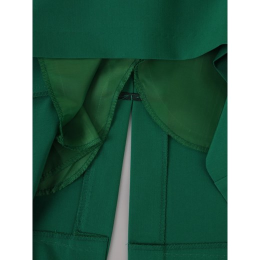 Sukienka damska 15310, zielona kreacja z modnymi rękawami.