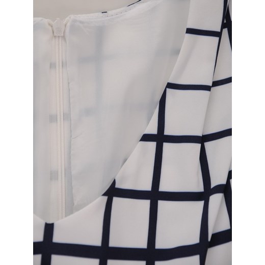 Geometryczna sukienka w wyszczuplającym fasonie 17062