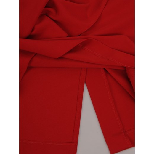 Czerwona sukienka w wyszczuplającym fasonie Bonita III, wiosenna kreacja kopertowa.