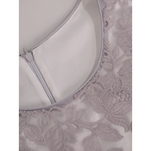 Sukienka z szarej gipiury 16349, elegancka kreacja na wesele.