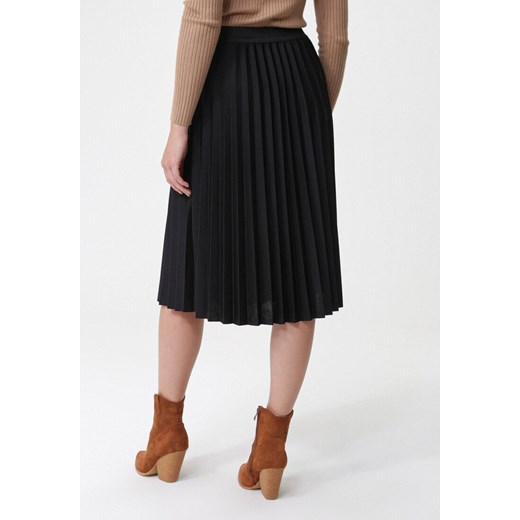 Czarna Spódnica Behaviors