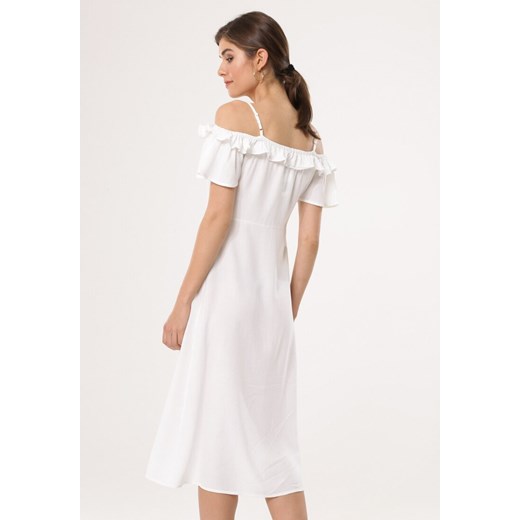Sukienka Born2be z krótkim rękawem biała na spacer midi z dekoltem typu hiszpanka z odkrytymi ramionami 