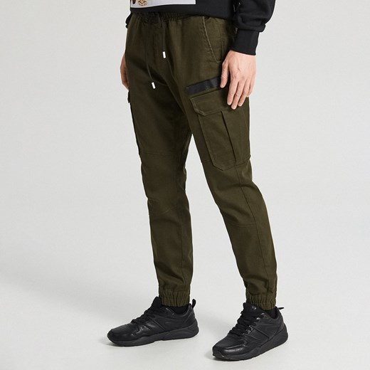 Cropp spodnie męskie zielone w militarnym stylu 
