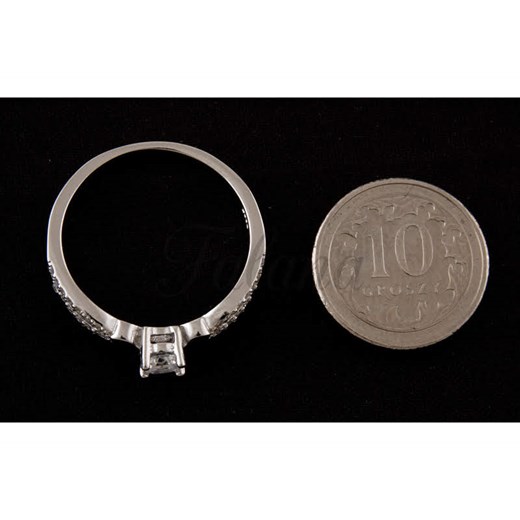 Pierścionek srebrny z okrągłą cyrkonią serca p0202 - 1,9g.