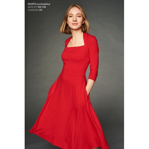 Czerwona sukienka Risk Made In Warsaw rozkloszowana elegancka midi z długim rękawem 