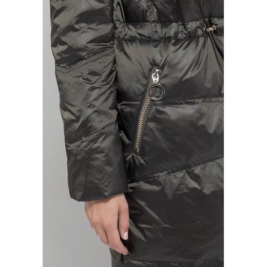 Puchowy płaszcz z eko futerkiem z ozdobnymi suwakami  Monnari 52 promocyjna cena E-Monnari 