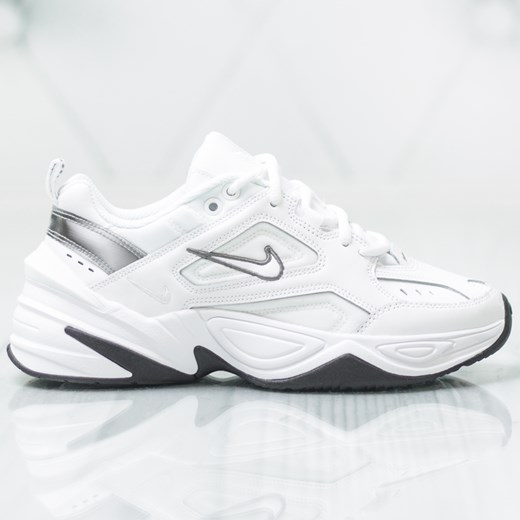 Buty sportowe damskie Nike na płaskiej podeszwie białe bez wzorów sznurowane