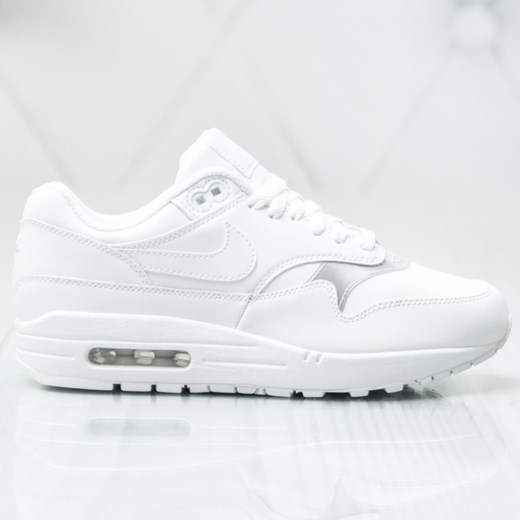 Buty sportowe damskie białe Nike do biegania sznurowane bez wzorów