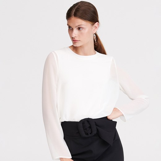 Bluzka damska Reserved biała z okrągłym dekoltem klasyczna z długimi rękawami 