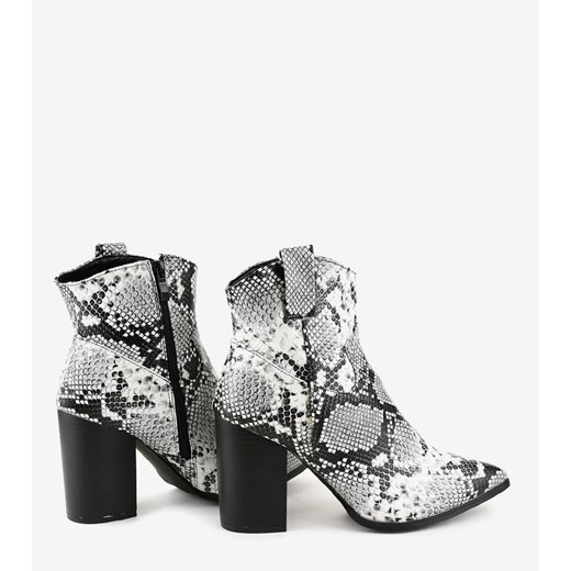 Czarne botki na słupku snake YL20-1