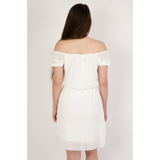Sukienka Olika z krótkim rękawem bez wzorów biała na co dzień z odkrytymi ramionami 
