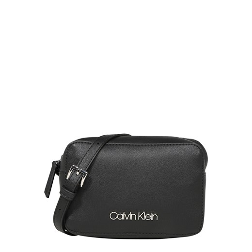 Listonoszka Calvin Klein matowa na ramię średnia 