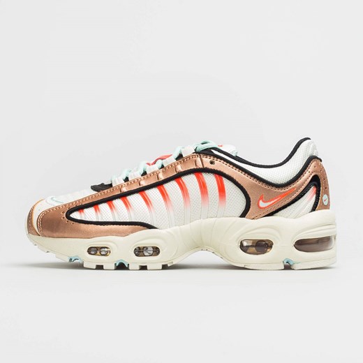 Buty sportowe damskie Nike do biegania wielokolorowe na płaskiej podeszwie sznurowane