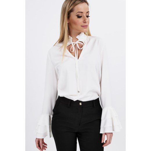 Kremowa elegancka bluzka z falbanami przy rękawach 0243