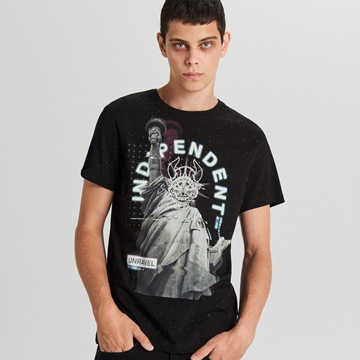 T-shirt męski czarny Cropp w stylu młodzieżowym 