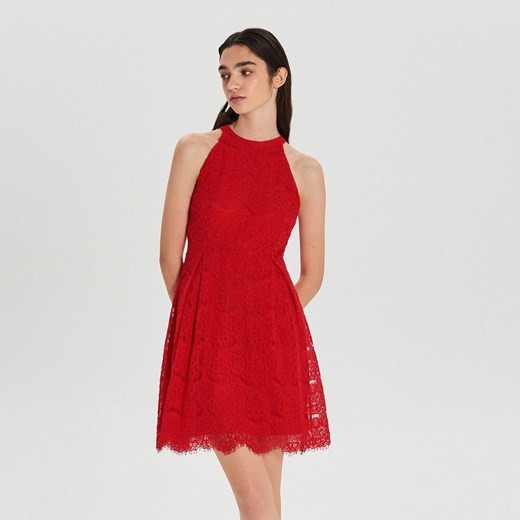 Sukienka Cropp czerwona bez rękawów elegancka rozkloszowana z koronką mini na randkę 