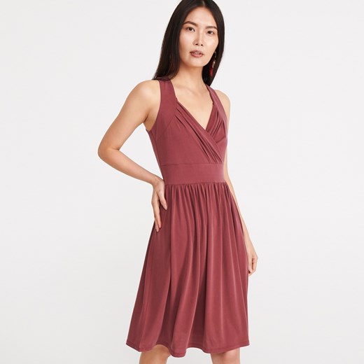 Sukienka fioletowa Reserved casualowa rozkloszowana bez rękawów na spacer bez wzorów 