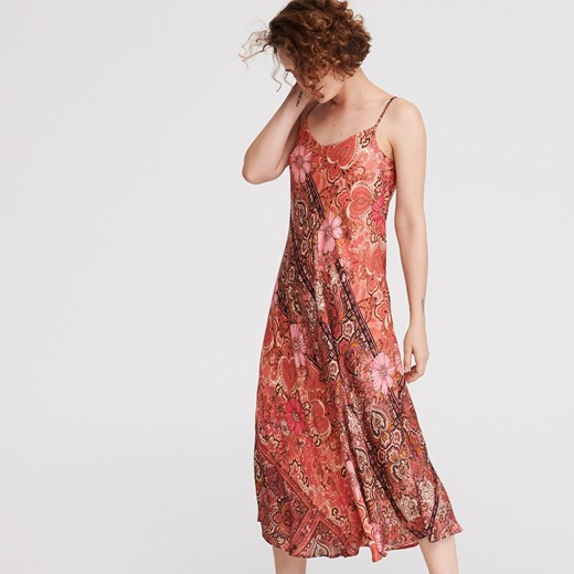 Sukienka Reserved maxi z dekoltem v boho w kwiaty na spacer 