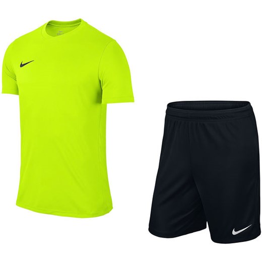 Stroje piłkarskie Nike letni 