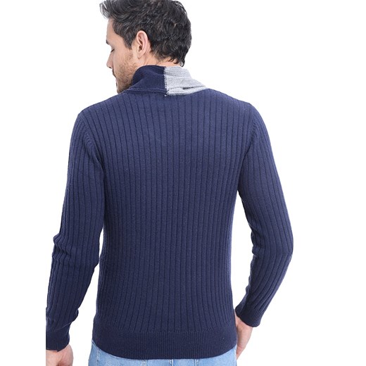 Sweter w kolorze niebieskim
