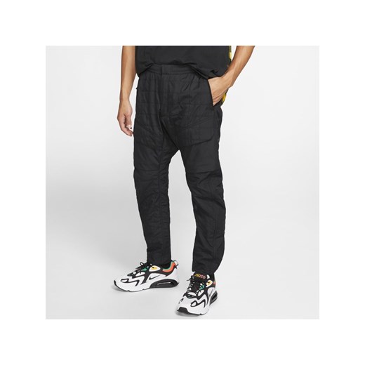 Spodnie z tkaniny Nike Sportswear Tech Pack - Czerń
