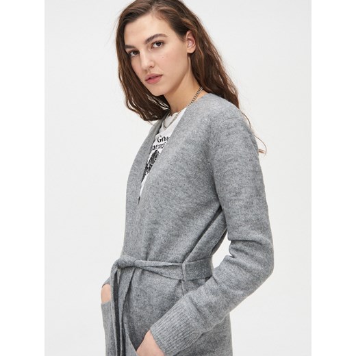 Sweter damski Cropp casual z dekoltem w literę v