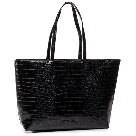 Shopper bag Calvin Klein czarna bez dodatków elegancka z tłoczeniem na ramię 