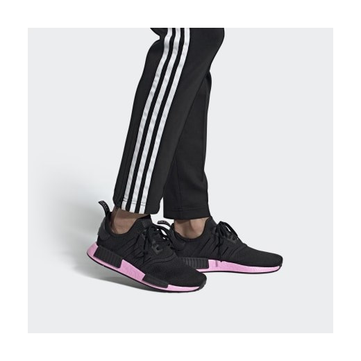 Czarne buty sportowe damskie Adidas nmd na płaskiej podeszwie gładkie młodzieżowe na wiosnę 