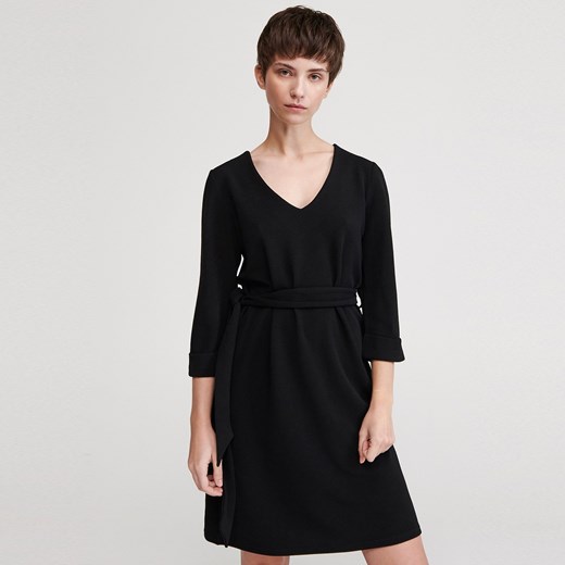 Reserved - Dzianinowa sukienka z paskiem - Czarny Reserved  M 