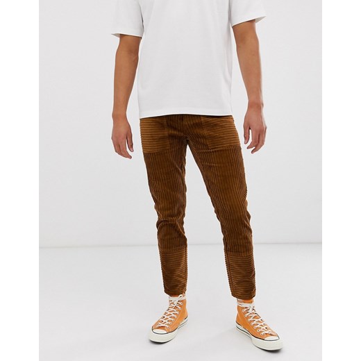 ASOS DESIGN – Brązowe wąskie sztruksowe spodnie-Brązowy
