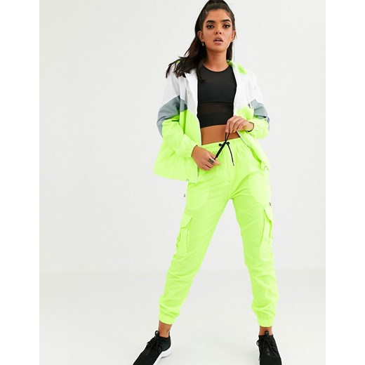 QED London - elastyczne spodnie bojówki w kolorze limonkowym, z nogawkami zakończonymi ściągaczami, część zestawu-Zielony