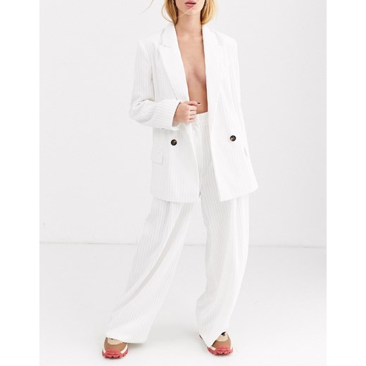 ASOS DESIGN – Kremowe spodnie garniturowe z szerokimi nogawkami z tkaniny przypominającej sztruks-Biały