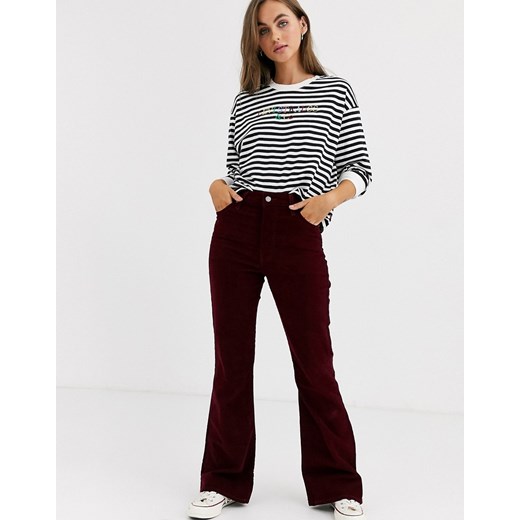 Levi's Ribcage – Czerwone sztruksowe jeansy z rozszerzanymi nogawkami-Czerwony