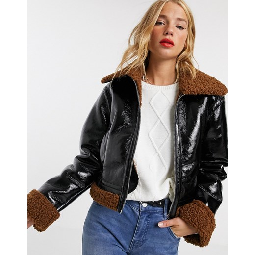 ASOS DESIGN – Czarna winylowa kurtka typu biker z imitacji owczej skóry-Czarny