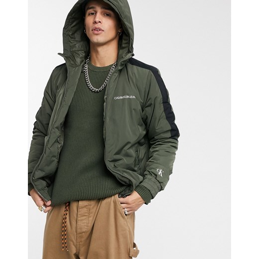 Calvin Klein Jeans – Ocieplana kurtka w kolorze khaki-Zielony