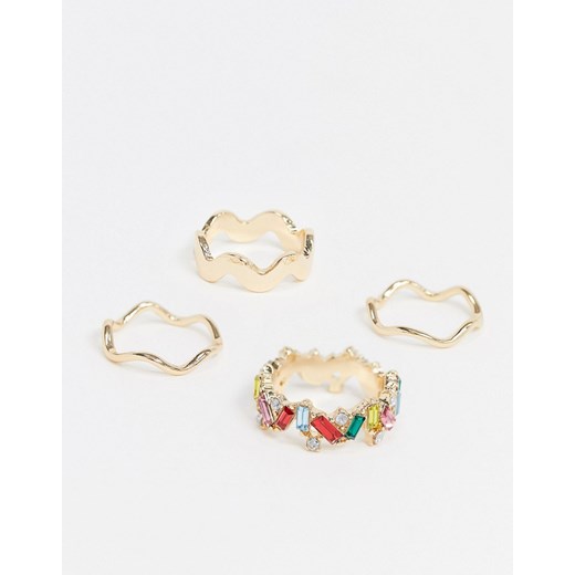 ASOS DESIGN – Pierścionki w kolorze złotym z tęczowym kamieniem i gładki ze wzorem w zygzaki – zestaw 4 sztuk