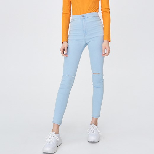 Sinsay jeansy damskie na wiosnę w miejskim stylu 
