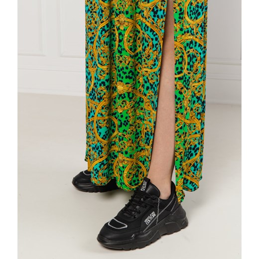 Sukienka Versace Jeans maxi bez rękawów casual na spacer z asymetrycznym dekoltem 