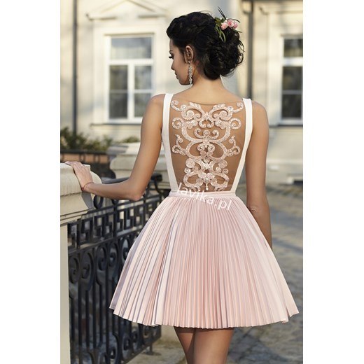 KLARA - Różowa plisowana sukienka z haftem