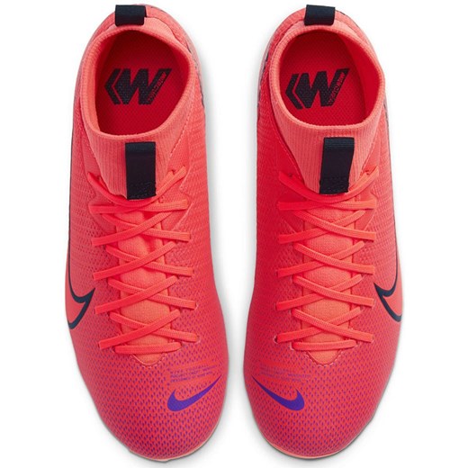 Buty sportowe dziecięce Nike sznurowane z nadrukami 