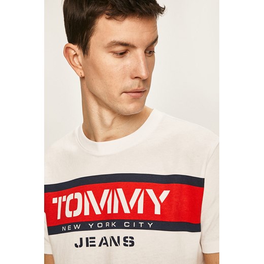 T-shirt męski Tommy Jeans biały w nadruki z krótkim rękawem 