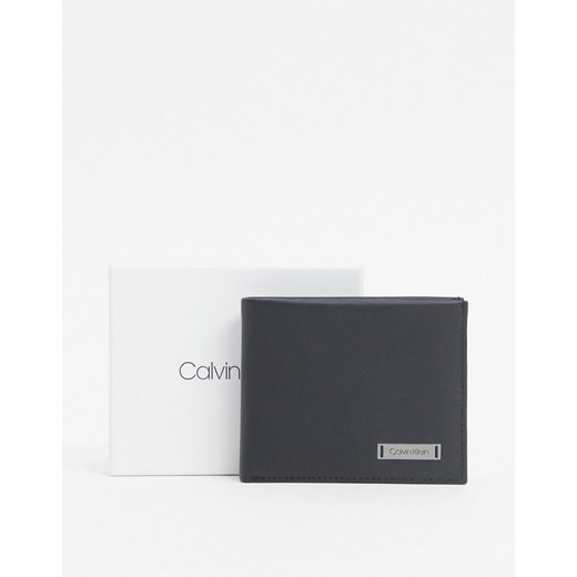 Calvin Klein –  Czarny skórzany portfel z ozdobną plakietką 6CC Calvin Klein  No Size Asos Poland