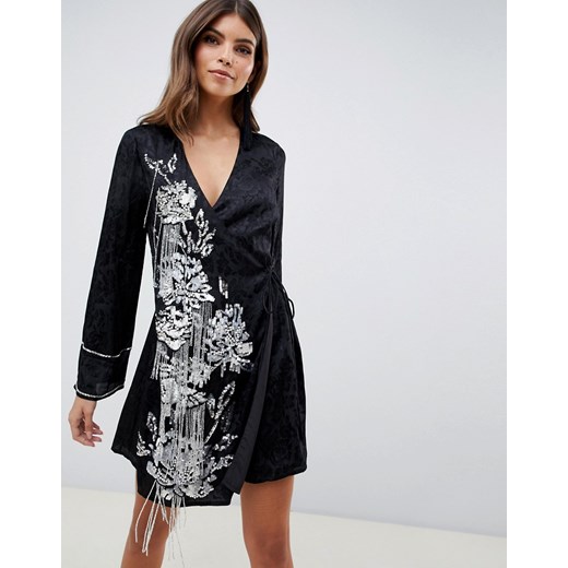 ASOS DESIGN – Kopertowa sukienka kimono z perłami, frędzlami i wiązaniem-Czarny Asos 36 Asos Poland