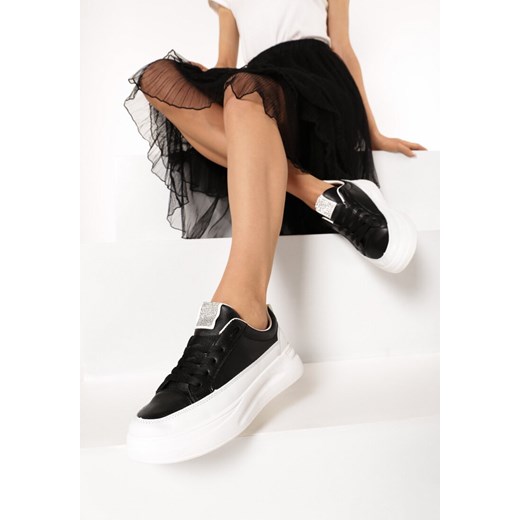 Buty sportowe damskie Born2be w stylu młodzieżowym czarne wiązane 