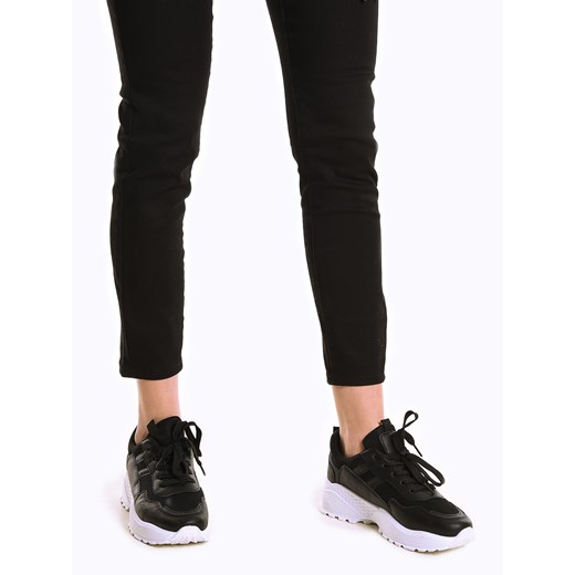 Czarne buty sportowe damskie Gate młodzieżowe na platformie wiązane bez wzorów 