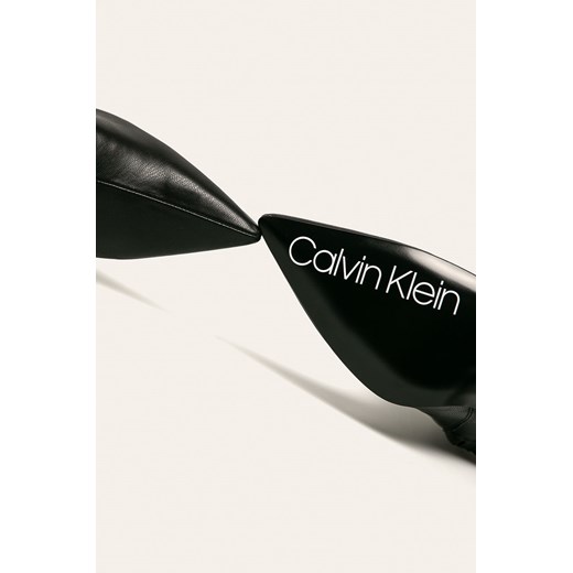 Botki Calvin Klein na obcasie bez wzorów 