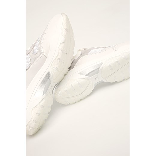 Buty sportowe damskie białe Marco Tozzi na platformie sznurowane 
