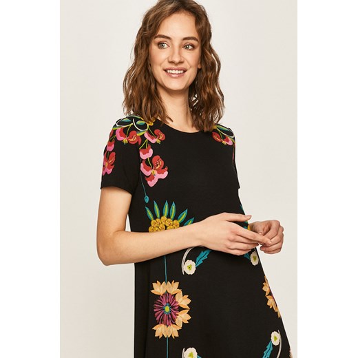 Sukienka Desigual na wiosnę z krótkim rękawem z okrągłym dekoltem 