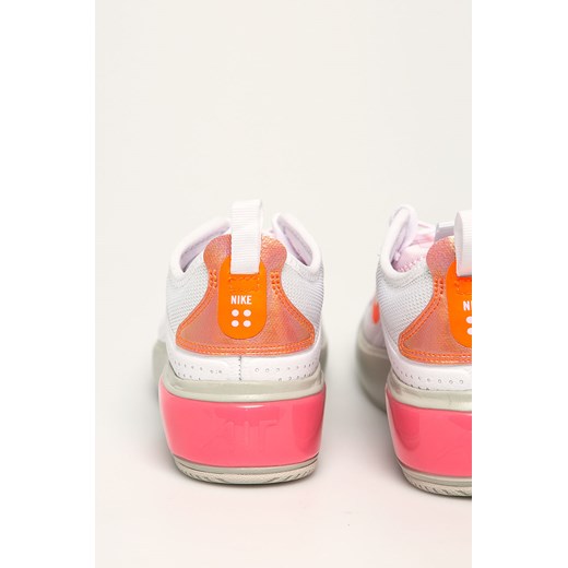 Buty sportowe damskie Nike białe ze skóry ekologicznej sznurowane bez wzorów 