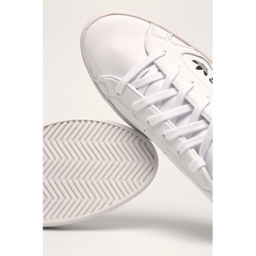 Białe trampki damskie Adidas Originals bez wzorów na wiosnę 